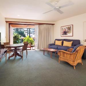 Classic King Suite - Pool Side 