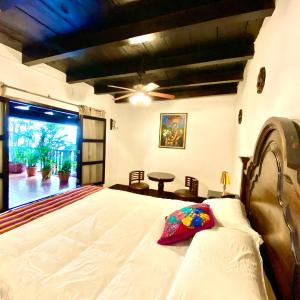 Deluxe Queen Suite
