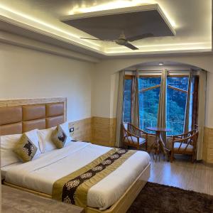 Double Room with Mountain View