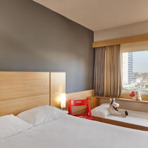 Standard Queen Room with Extra Bed