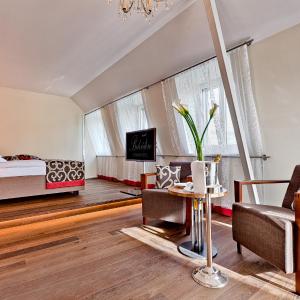 Penthouse Junior Suite with Lake View