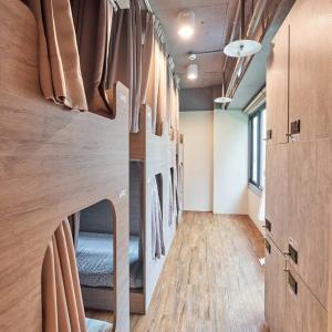 Bunk Bed in Mixed Dormitory Room with window 