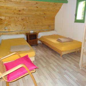 Budget Twin Room with Shared Bathroom