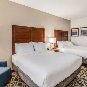 Suite with Two Queen Beds and Tub - Accessible/Non Smoking 