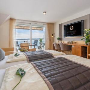 Superior Double Room with Lake View