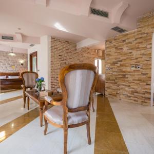 Luxury Two-Bedroom Apartment