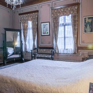 Double Ancient Room