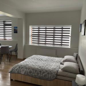 Family Room with Mountain View