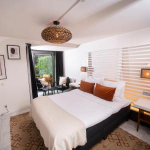 Comfort Room, Ground Floor
