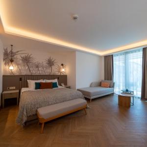 Large Room Pool Direct Access