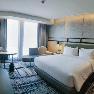 Deluxe Queen Room - City Side