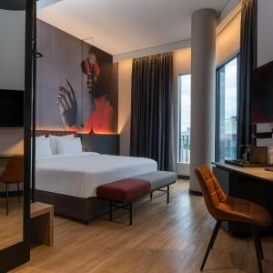 One-Bedroom Premium Suite with Lounge Access