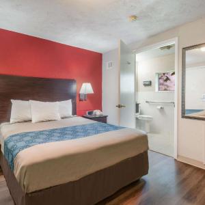 Queen Room - Accessible/Nonsmoking
