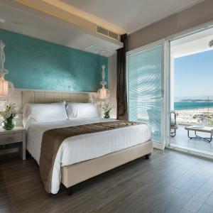 Deluxe Suite with Sea View
