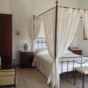 One Bedroom Suite with Spa Bath (2-4 Adults)