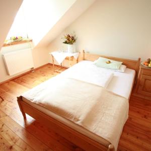 Single Room with Mountain View