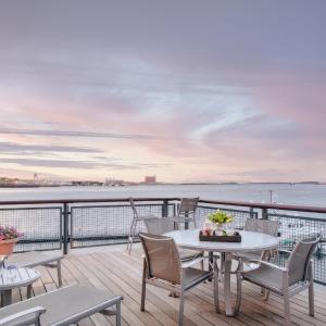 Deluxe King Room with Balcony