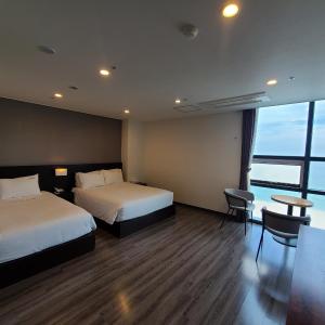 Deluxe Triple Room with Ocean View  