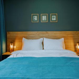Double Room with Back Mountain View 