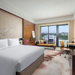 Standard King Room with River View