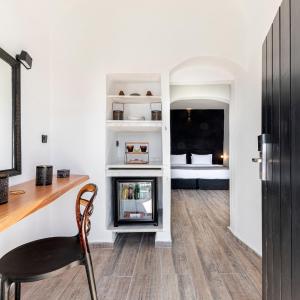 Junior Suite with Caldera View