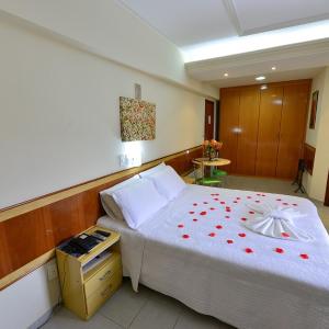 Queen Suite with Spa Bath