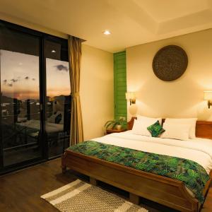 Deluxe Double Room with Balcony and Sea View