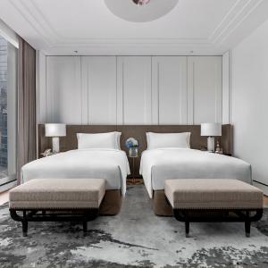 Deluxe Skyline Twin Room