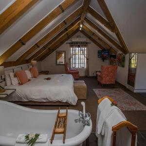 Luxury Loft Room with Stairs (Barn Owl)
