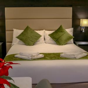 King Studio with Sofa Bed