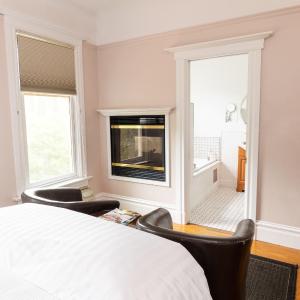 Queen Room with Garden View