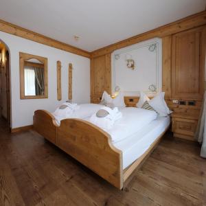 Double or Twin Room with Mountain View