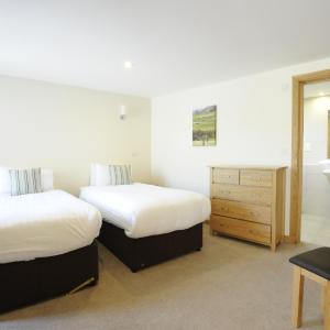 Single Story Lodge 