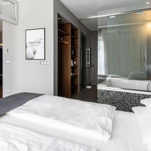 Apartment with Lake View
