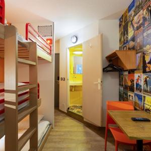 Cabrio Triple Room with Private Bathroom