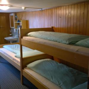 Basic Triple Room with Shared Bathroom