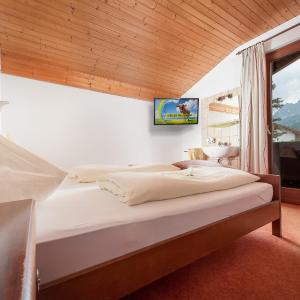 One-Bedroom Apartment - Annex