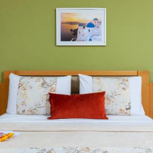 Deluxe Double Room with Side Sea View