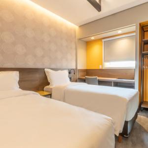 Standard Twin - 2 Single Beds