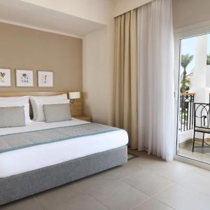 Standard, Queen Bed, Garden View