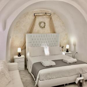 Ikaros Executive Cave Suite 2 Indoor Jetted Tubs & Outdoor Jetted Tub