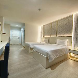 Deluxe Double Room with Pool View