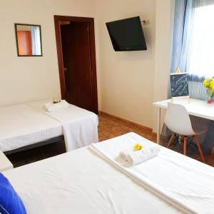 Twin Room with Private Bathroom