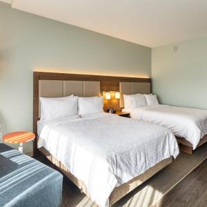 Standard Queen Room with Two Queen Beds and Balcony
