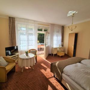 Twin Room with Private Bathroom