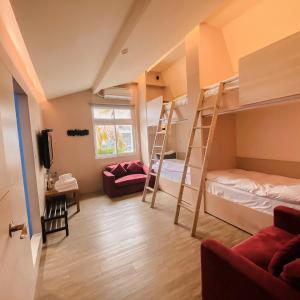 Quadruple Room with Private Bathroom