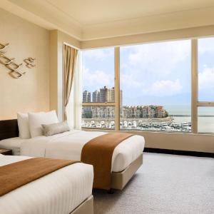 Chill-out Package - Deluxe Seaview Room with Twin Beds