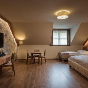 Standard Family Room - Josef
