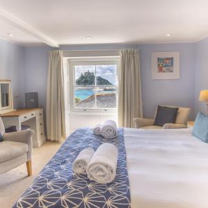 Two-Bedroom Family Suite with Sea View