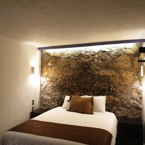 Deluxe Room (2 Adults + 1 Child)